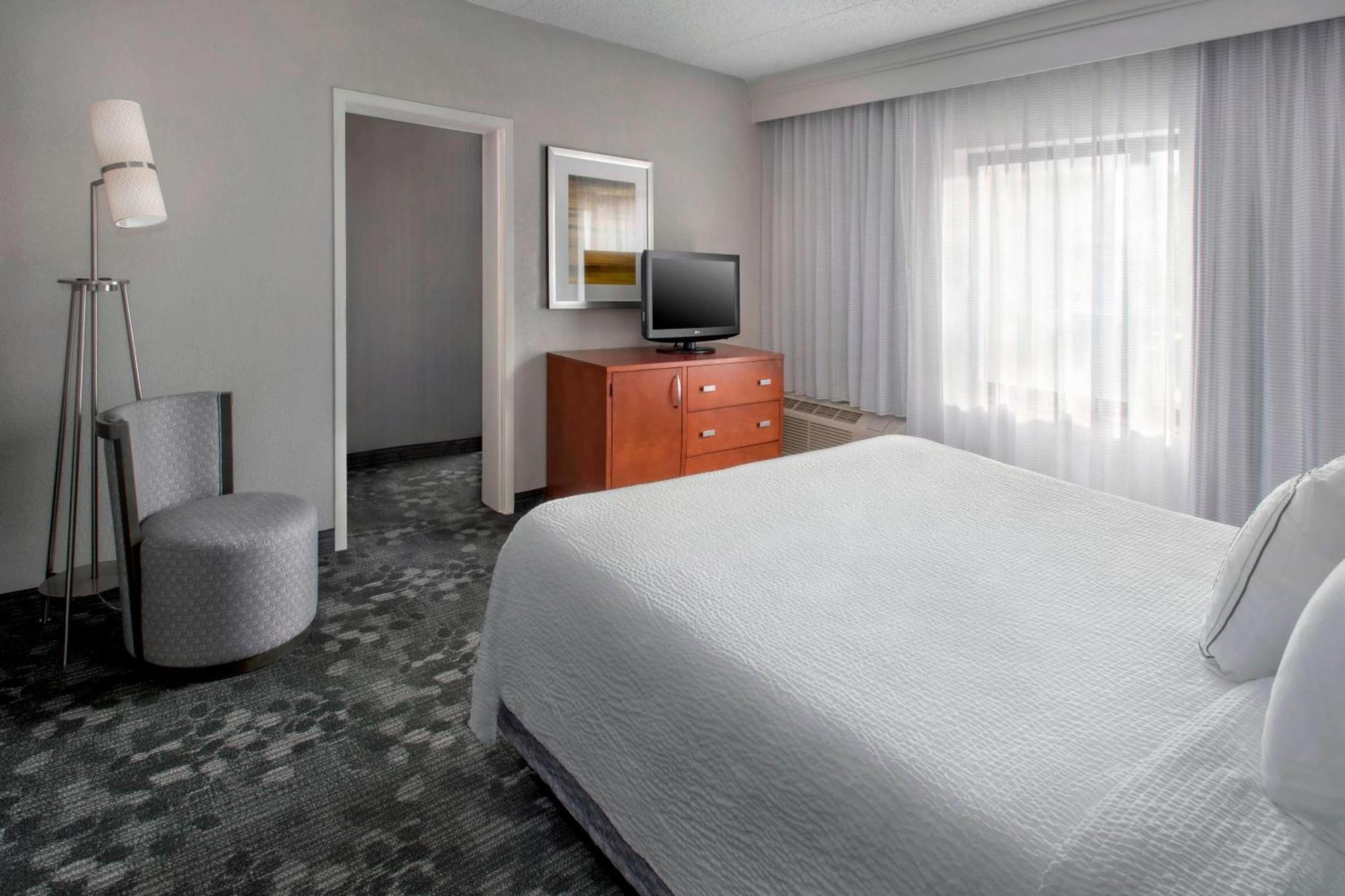 Courtyard Newark Liberty International Airport Hotel Buitenkant foto